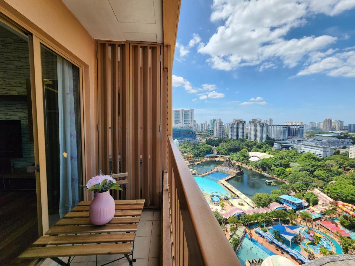 Lagoon View With Balcony 1-5Pax Sunway Resort Netflix Петалинг-Джая Экстерьер фото